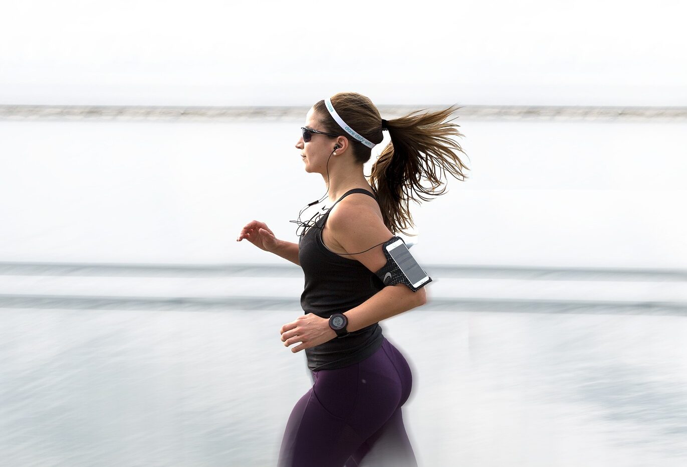 How can running and strength training combined lead to weight loss